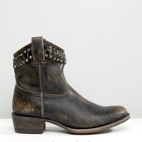 RARE Frye Diana Vintage Distressed Black Leather Stud Pull-On Cowgirl Ankle Boot - Picture 3 of 16